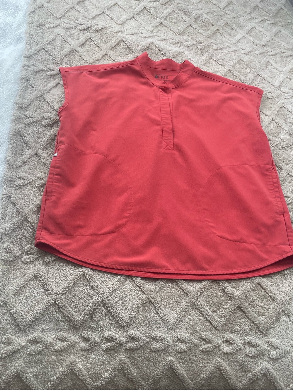 FIGS Coral Sleeveless Medical Scrub Top
Size Medium